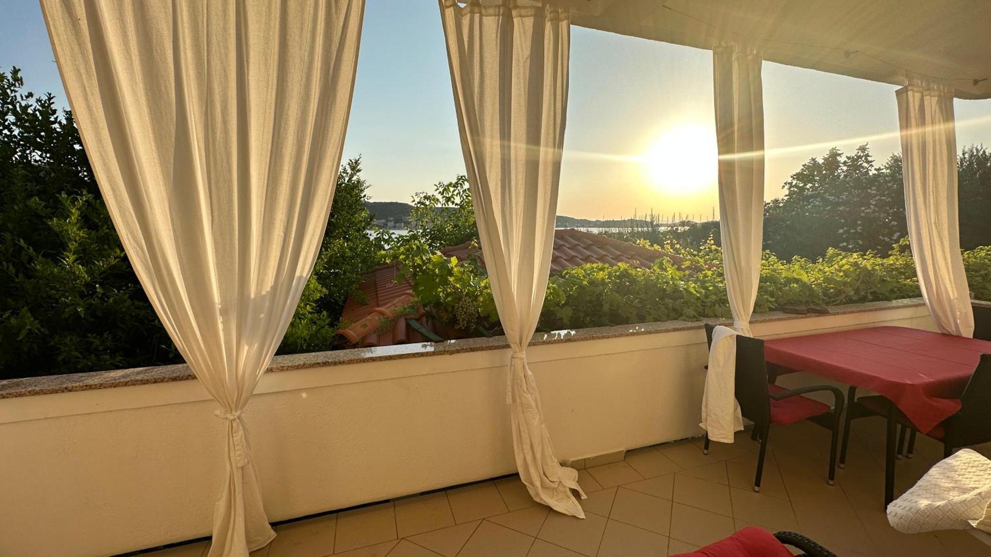Apartments Anica Supetarska Draga Kültér fotó